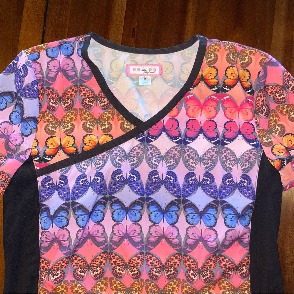 Butterfly Scrub Top! - Picture 5 of 9